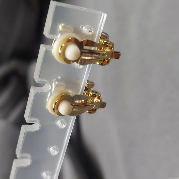 Elegant Silver and Gold Toned Women's Clip On  Earrings - Picture 4 of 6